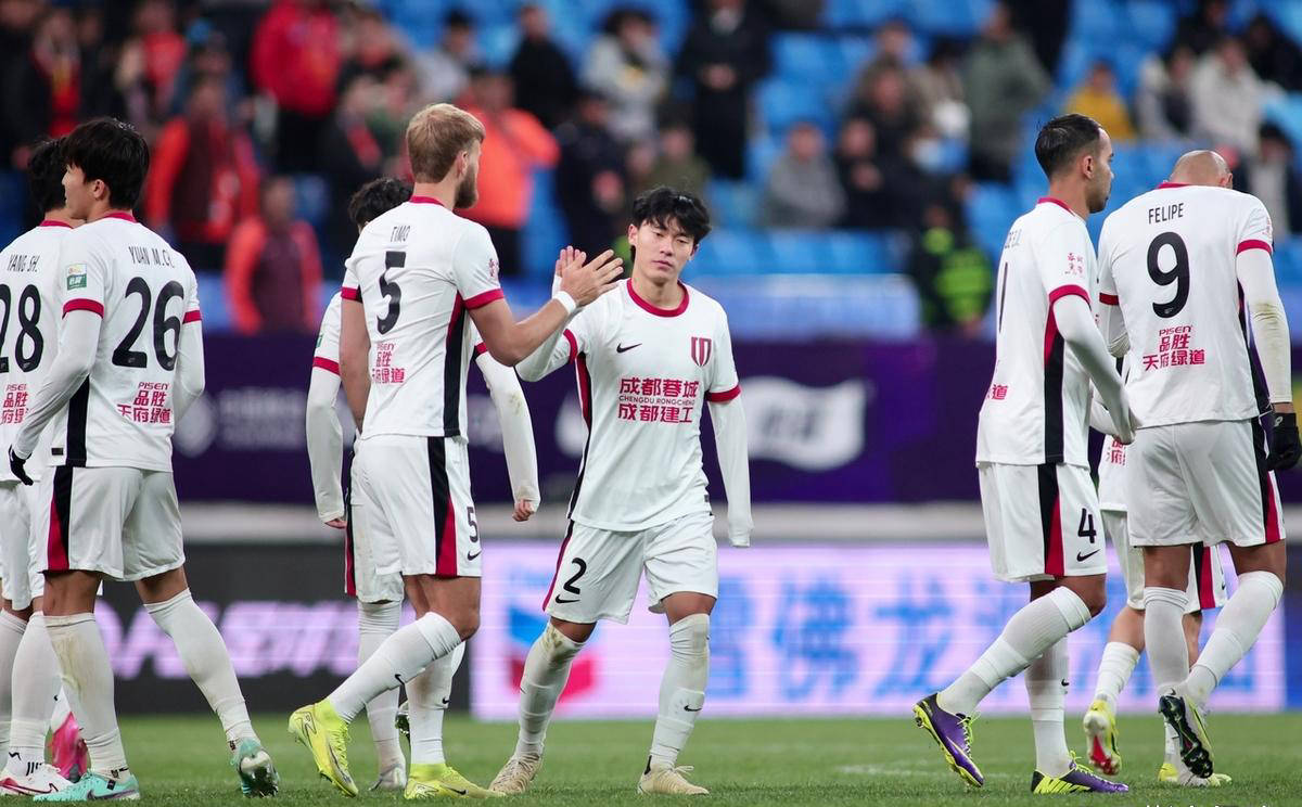 亚冠倒计时；里昂冲刺阶段战术微调；细节引发关注；引发热议；阵容厚度经受考验的简单介绍