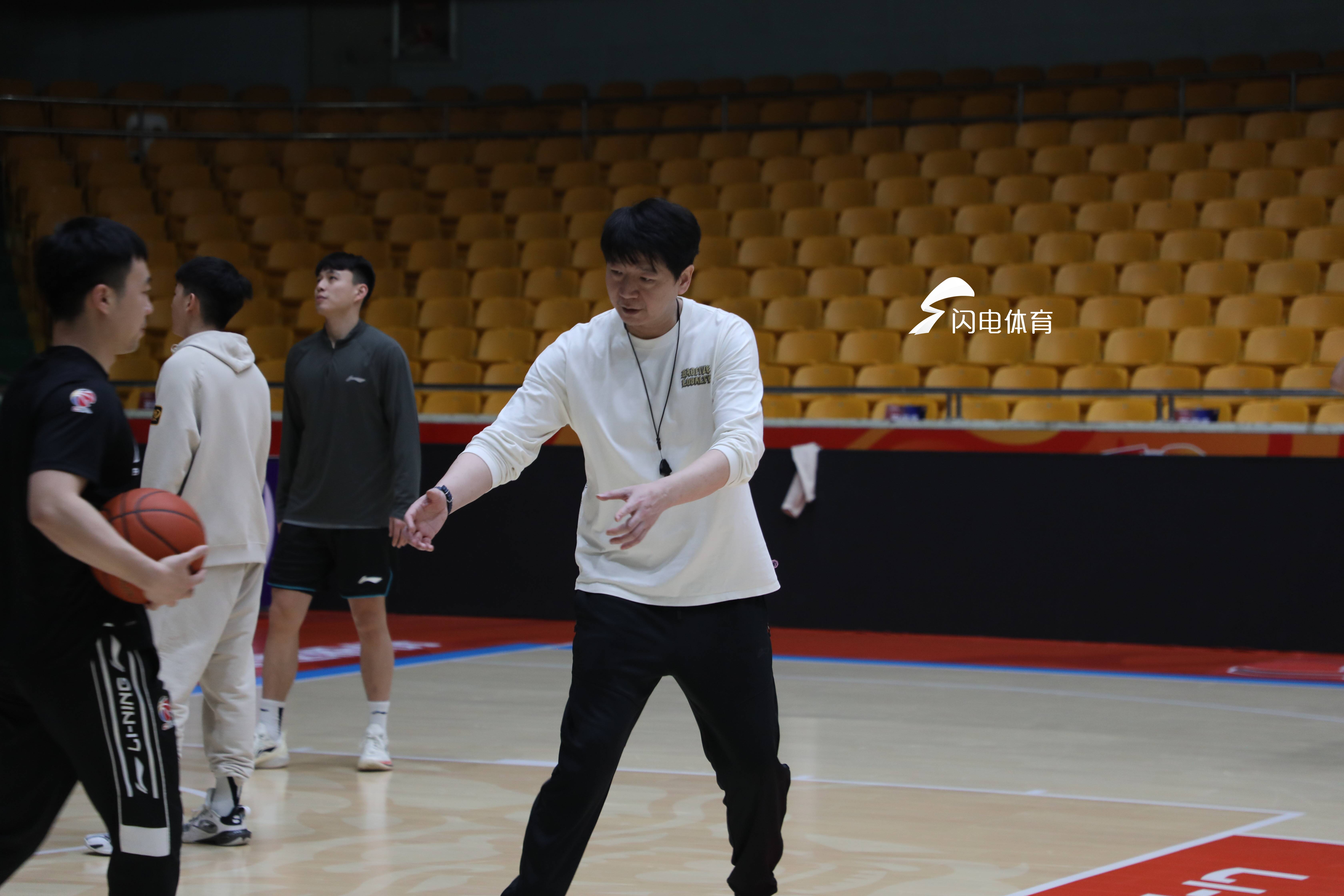 NBA季后赛加时末段走向成谜；山东男篮强势反弹；态度坚定；团队化学反应显著的简单介绍