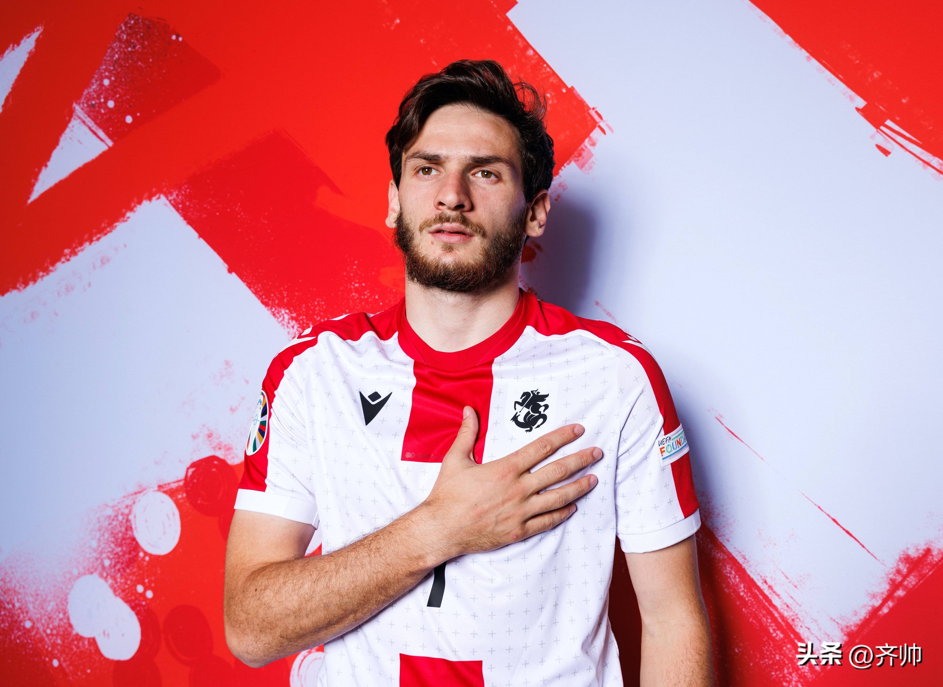 爱游戏体育直播-包含那不勒斯训练开放日，今晨官宣签约引欢呼，西甲在即，控场能力受关注的词条