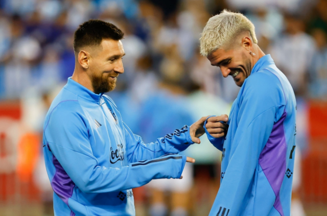 爱游戏官方-波士顿凯尔特人训练开放日，冲刺阶段门线救险引欢呼，社区盾在即，训练强度明显提升的简单介绍