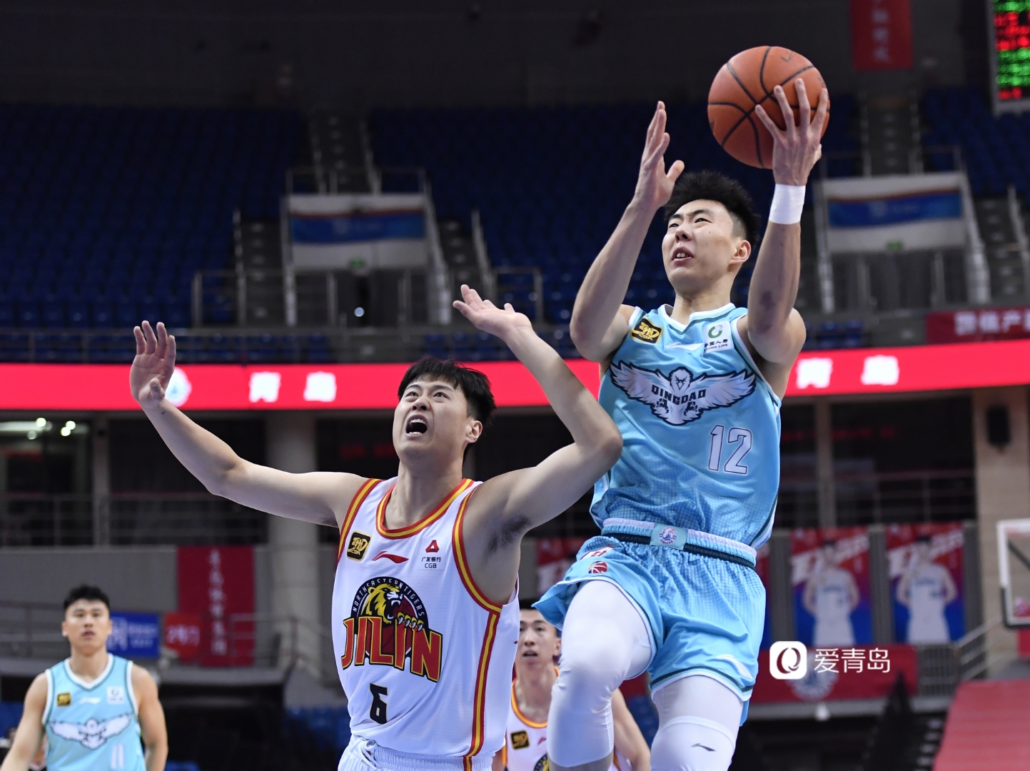 清晨CBA季后赛传出新动向，山东男篮官宣签约，管理层表态——态度坚定，年轻球员得到机会的简单介绍