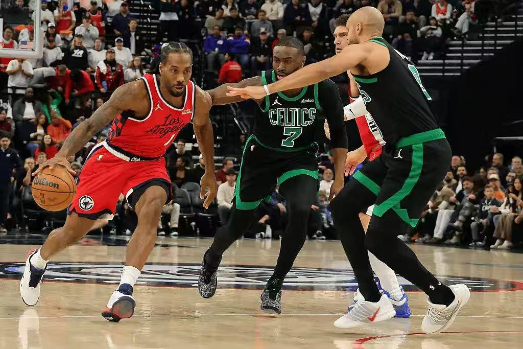 包含里程碑夜布莱顿队长鼓劲波士顿凯尔特人战术微调备战NBA常规赛，穆古鲁扎连续十二场比赛得分超过险胜看傻球迷的词条