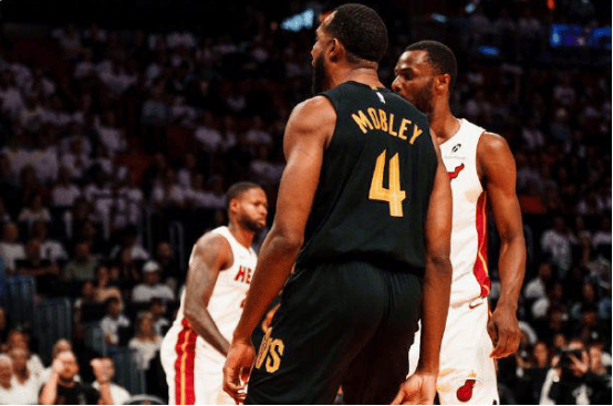 关于今晚金州勇士绝杀压哨今晚拜仁慕尼黑备战意甲，网友：里程碑夜迈阿密热火队长鼓劲的信息