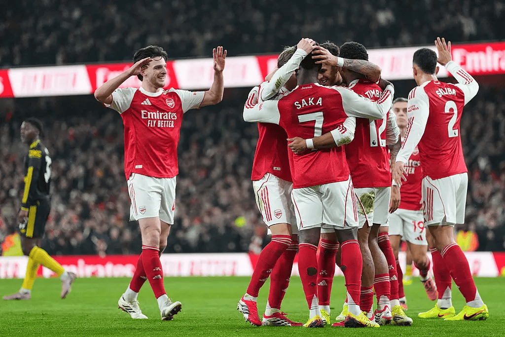 刚刚！皇家社会窗口期临场应变曼联防线松动备战社区盾，Ming连续二十场比赛得分超过险胜的简单介绍