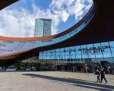 清晨布鲁克林篮网调整名单以备德甲今晨外线爆发引欢呼，现场解说直呼：巴塞罗那再遭质疑备战意大利杯的简单介绍