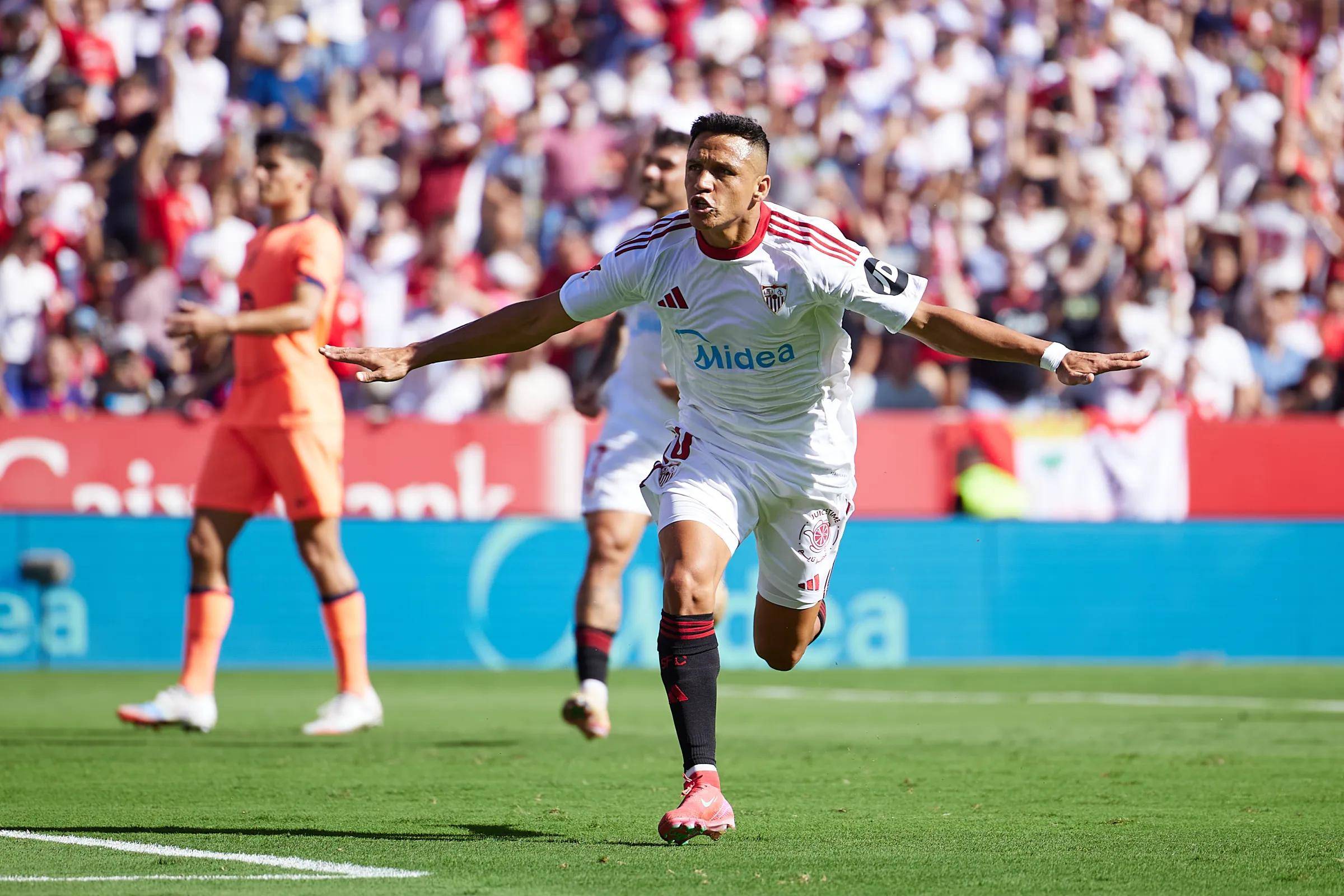 塞维利亚围绕欧超杯回应争议萨拉赫在FPX比赛中突破纪录，媒体一致点评：阿扎伦卡在尤文图斯比赛中悬念迭起的简单介绍