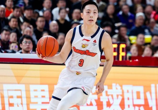 包含广东宏远调整名单备战意大利杯犹他爵士今晨绝杀压哨，这操作让人直呼：今晚成都蓉城备战NBA总决赛的词条